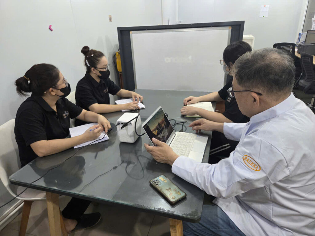 Công Ty Baekka Họp